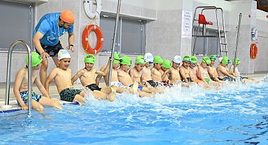 Konya Büyükşehir 6 ilçede yüzme öğretiyor