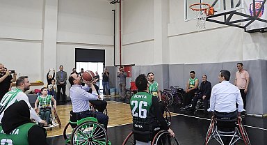 Konya'da tekerlekli sandalyede pota heyecanı