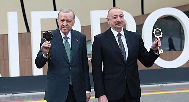 Laçın'ın sembolik anahtarları iki liderde