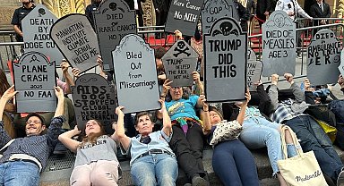 Manhattan'da 'Milyarder Galasına' protesto şoku!