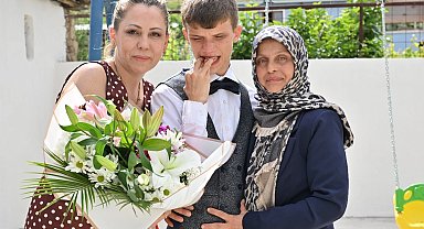 Manisa'da Anneler Günü'nde mutlu eden destek