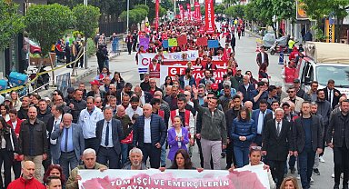 Manisa'da Başkan Zeyrek emekçilerle omuz omuza yürüdü