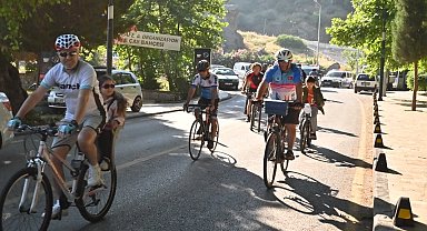 Manisa'da pedallar çevre için çevrildi