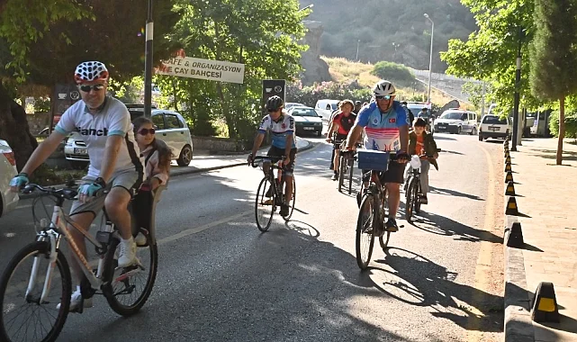 Manisa'da pedallar çevre için çevrildi