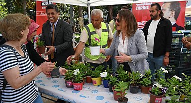Manisalı annelere binlerce çiçek dağıtıldı