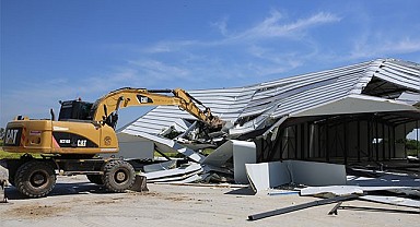 Nilüfer’de iki kaçak fabrika yerle bir edildi