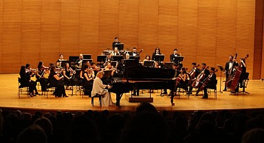 Nilüfer Senfoni Orkestrası ilk konserinde Gülsin Onay'ı ağırladı
