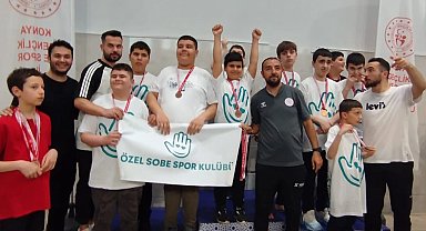 Otizmli yüzücü Alper'den 13 farklı stilde 13 şampiyonluk