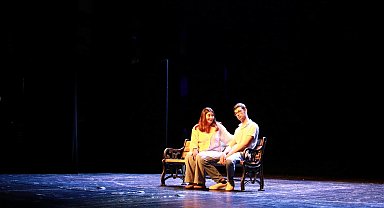 Özel bireyler tiyatro oyununda hünerlerini sergiledi