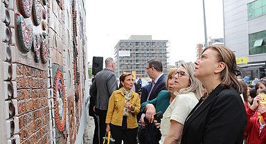 Özel gereksinimli bireylerden 770 parçalık seramik pano