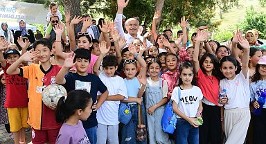 Rengarenk uçurtmalar Beydağı'nda gökyüzüyle buluştu