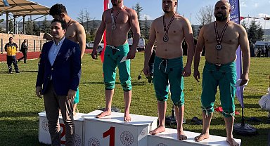 Sakaryalı pehlivanlardan Bilecik'te bir altın, bir gümüş madalya