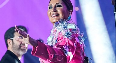 Sibel Can'dan yaza ışıltılı merhaba