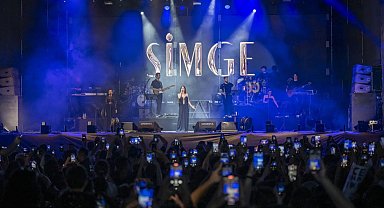 Simge Mersinlileri coşturdu