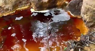 Sivas'ta yeni çevre felaketi! Dere kırmızıya boyandı!