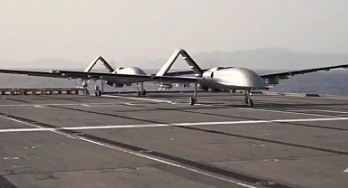 TCG Anadolu'da art arda uçuşlar... Bayraktar'lar deniz ufkuna kanat açıldı!