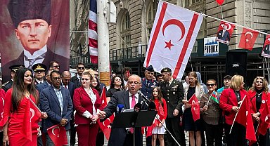 Türk Bayrağı Wall Street'te göndere çekildi