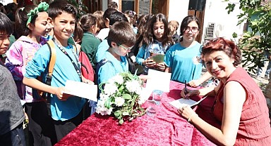 Yazar karamuti misi yazıevi'nde öğrencilerle söyleşi yaptı