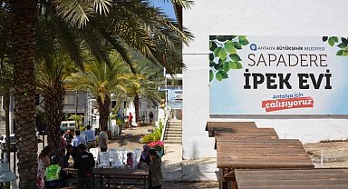 Antalya Büyükşehir'den üreticiye ipek böceği beslenme tablası