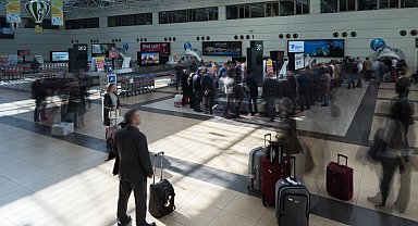 Antalya Havalimanı'nda asma tavan çöktü: 1 hafif yaralı!