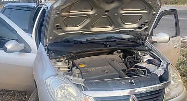 Antalya Kumluca'da araç refüje çarptı, 50 metre sürüklendi!