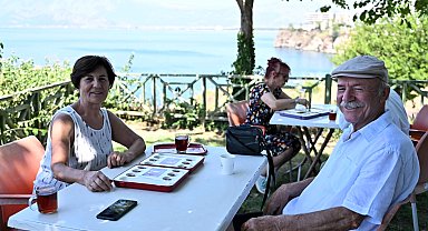 Antalya'da kıdemli kent sakinlerinden mangala keyfi