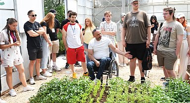 Avrupalı öğrenciler Osmangazi'de fide dikti