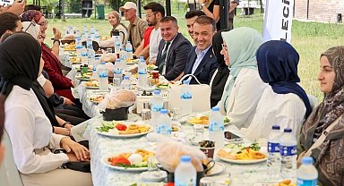 Bilecik Valisi bayramda öğrencilerle buluştu