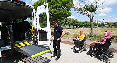 Bir rampa, iki hayat; "Engelsiz Taksi" umut oluyor