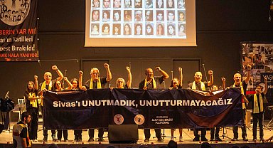 Bornova'da Madımak Katliamı'nın 32. yılı duygu dolu etkinlikle anıldı