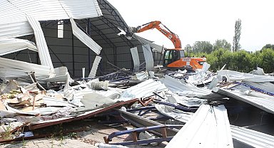 Bursa Nilüfer'de kaçak iş yeri yıkıldı