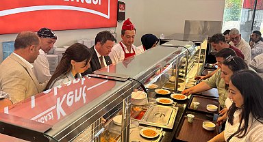 Bursa Osmangazi'de Ferdi Zeyrek anısına yemek ikramı