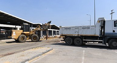 Bursa Osmangazi'de pazarlar temizlenerek dezenfekte edildi