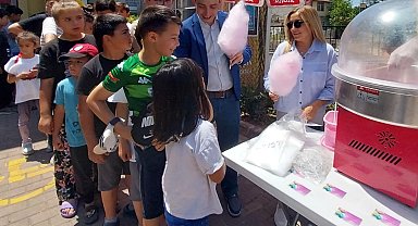 Bursa'da örnek vatandaşın karne hediyesi 'pamuk şekeri' oldu