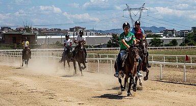 Bursa'da rahvan atları şampiyonluk için koştu
