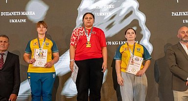 Bursa'nın gururu! Duru Erinç sağ ve sol kolda zirvede