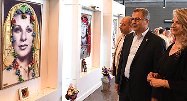 Bursa'nın ipek böceği kozaları sanatla buluştu