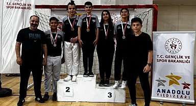 Çayırova'nın sporcuları madalya ve kupalara doymuyor