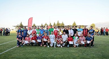 Denizli Büyükşehir turnuvasında dostluk kazandı