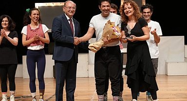 Denizli'de 10 günlük tiyatro şöleni "Deli Bayramı" ile taçlandı