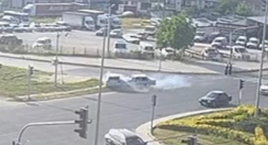 Düzce'de ışıklı kavşakta kaza