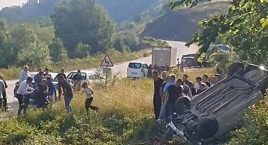 Düzce'de otomobil şarampole devrildi