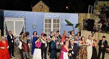 Efes Selçuk'ta sanat ve dayanışma amfi tiyatro sahnesinde buluştu