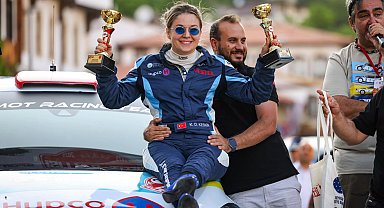 Engelli kadın ralliciden çifte podyum