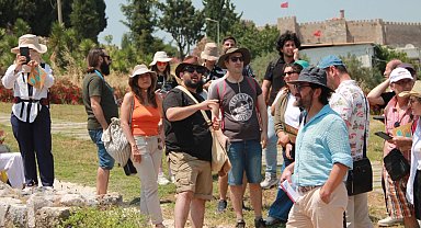 Genç rehberler İzmir Efes Selçuk'ta kültür rotasını gezdi