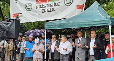 Gölcük'te yağmura rağmen Filistin için tek yürek oldular