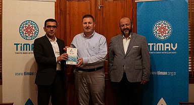 Hafız İsmail Özarpa, kazandığı ödülünü TİMAV'a bağışladı