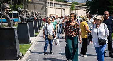 İzmir Bornova'da çınarlar için tarih ve doğa gezisi