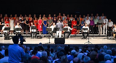 İzmir Bornova'da coşku dolu türkü gecesi