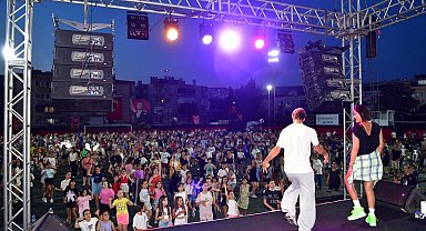 İzmir Çiğli müziğe ve dansa doydu